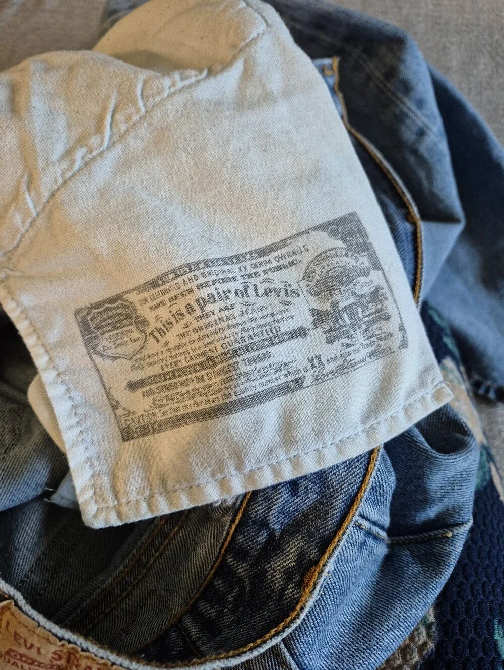 Vintage 501 Levi's 36x36 Mens 5 Button Light Wash Classic, light wear on bottom